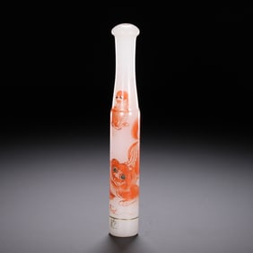 A PAINTED PEKING GLASS CIGARRETE PIPE