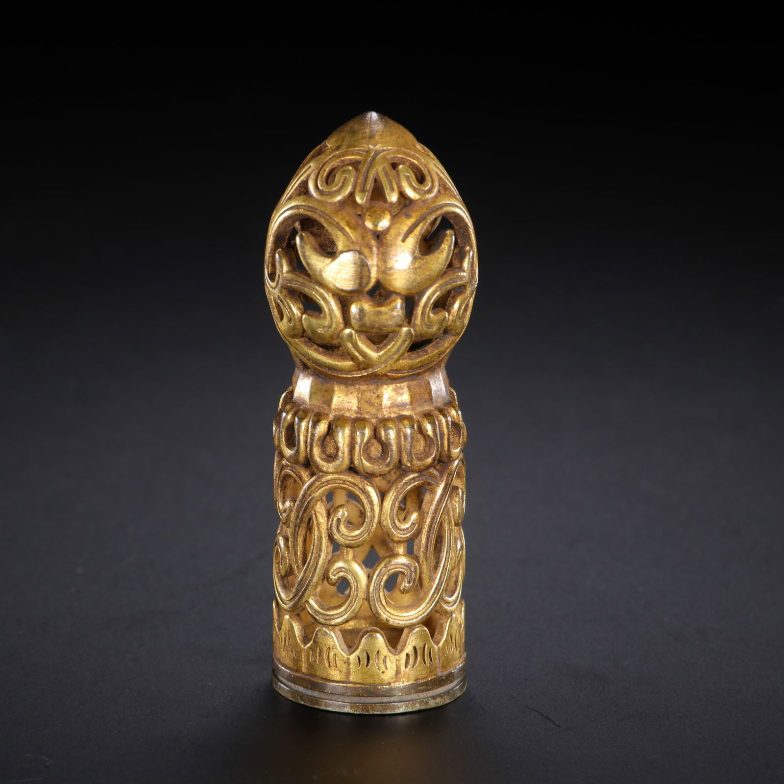 A TIBETAN BRONZE-GILT SEAL (1 of 9)