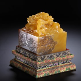 A FINE CARVED TIANHUANG DRAGON SEAL