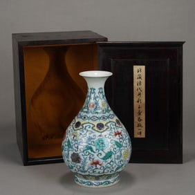 A WUCAI GLAZE VASE YUHUCHUNPING