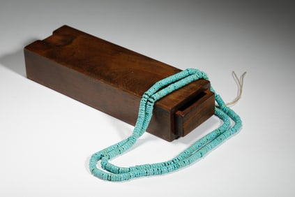A TURQUOISE NECKLACE