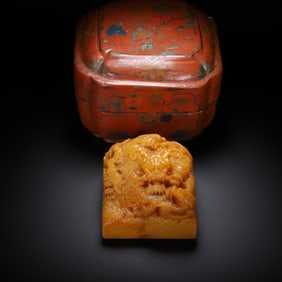 A FINE CARVED TIANHUANG DRAGON SEAL