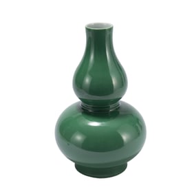 A CHINESE GREEN GLAZE PORCELAIN GOURDS VASE