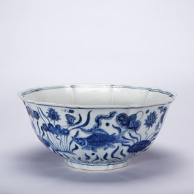 A BLUE AND WHITE LOTUS POND BOWL