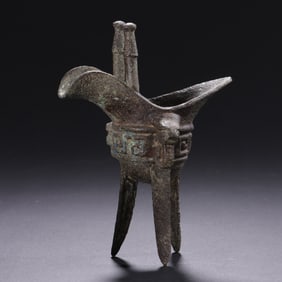 A BRONZE WINE VESSEL JUE