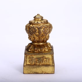 A TIBETAN BRONZE-GILT SEAL