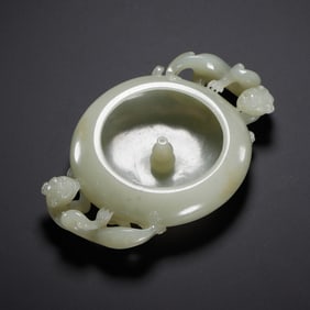 A CARVED WHITE JADE INCENSE HOLDER