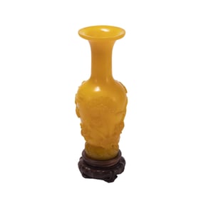 A YELLOW PEKING GLASS VASE