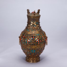 A HARDSTONES INLAID SILVER-GILT WINE VESSEL WITH COVER