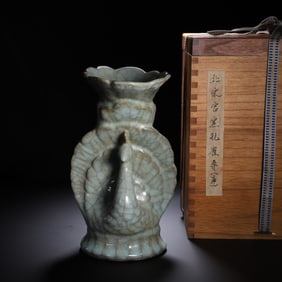 A GUAN-WARE PEACOCK VASE ZUN