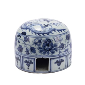 A BLUE AND WHITE PORCELAIN CENSER