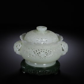 A FINE CARVED WHITE JADE INCENSE BURNER WITH COVER