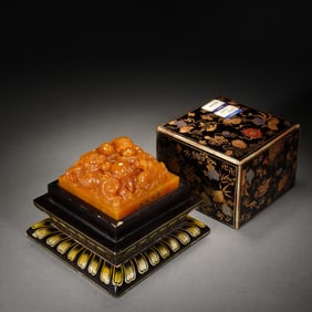 A FINE CARVED TIANHUANG DRAGONS GROUP SEAL