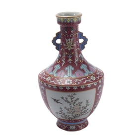 A CHINESE FAMILE ROSE FLOWER PORCELAIN VASE