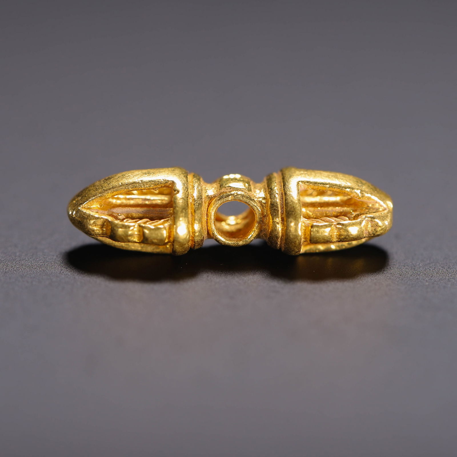 A GOLD VAJRA PENDANT (1 of 6)
