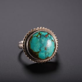 A TURQUOISE INLAID RING