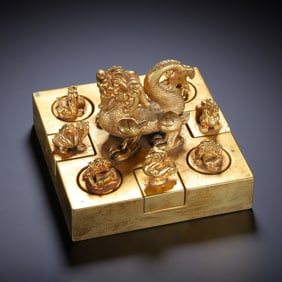 A VERY RARE BRONZE-GILT MYTHICAL BEAST SEALS GROUP