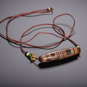 A TIBETAN DZI BEAD NECKLACE