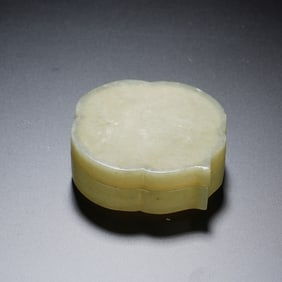 A CARVED WHITE JADE COSMETIC BOX WITH COVER