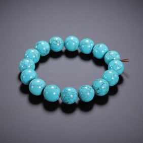 A TURQUOISE BEADED BRACELET