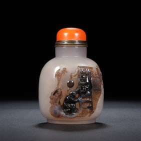 A CARVED AGATE FIGURAL STORY SNUFF BOTTLE