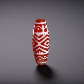 AN AGATE DPI BEAD PENDANT