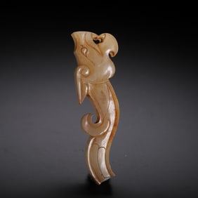 A WHITE JADE DRAGON ORNAMENT