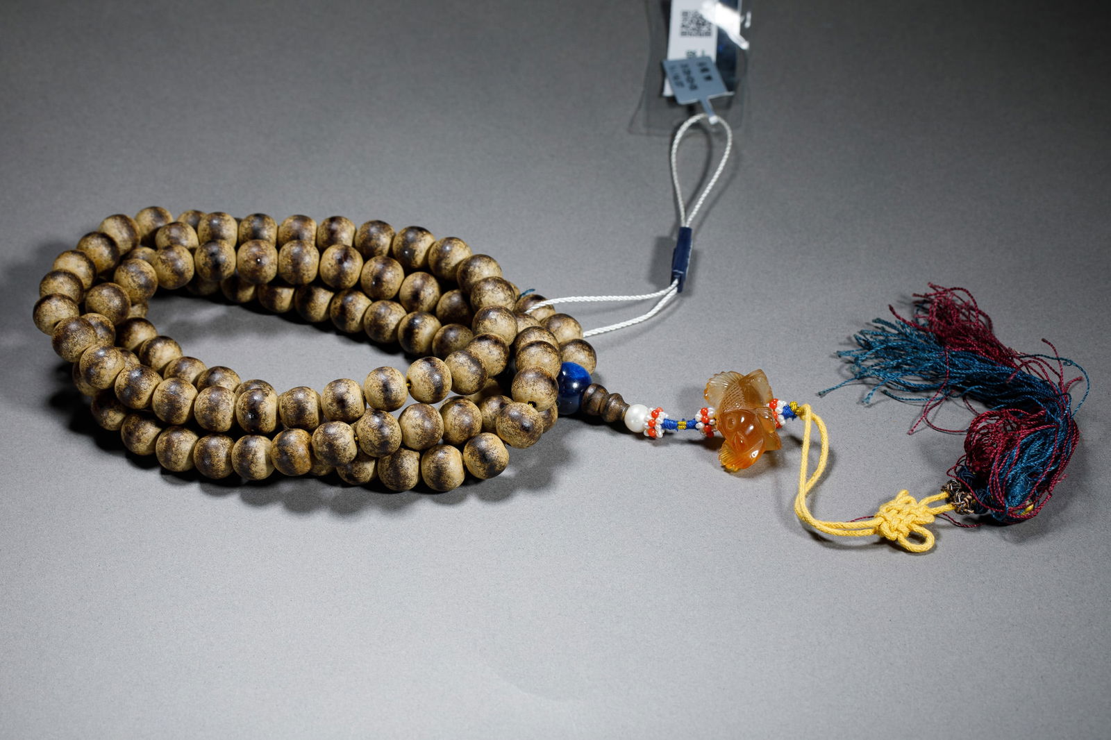 AN ALOES-WOOD CHENXIANG ROSARY CHAOZHU: AN ALOES-WOOD CHENXIANG ROSARY CHAOZHU Aloeswood, or chengxiamu or eaglewood, diffuses a fragrance which has made it highly treasured, especially in China, Japan and Tibet. The wood is typically only