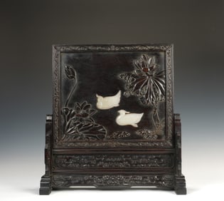 A CARVED WHITE JADE INLAID ROSEWOOD ZITAN TABLE SCREEN