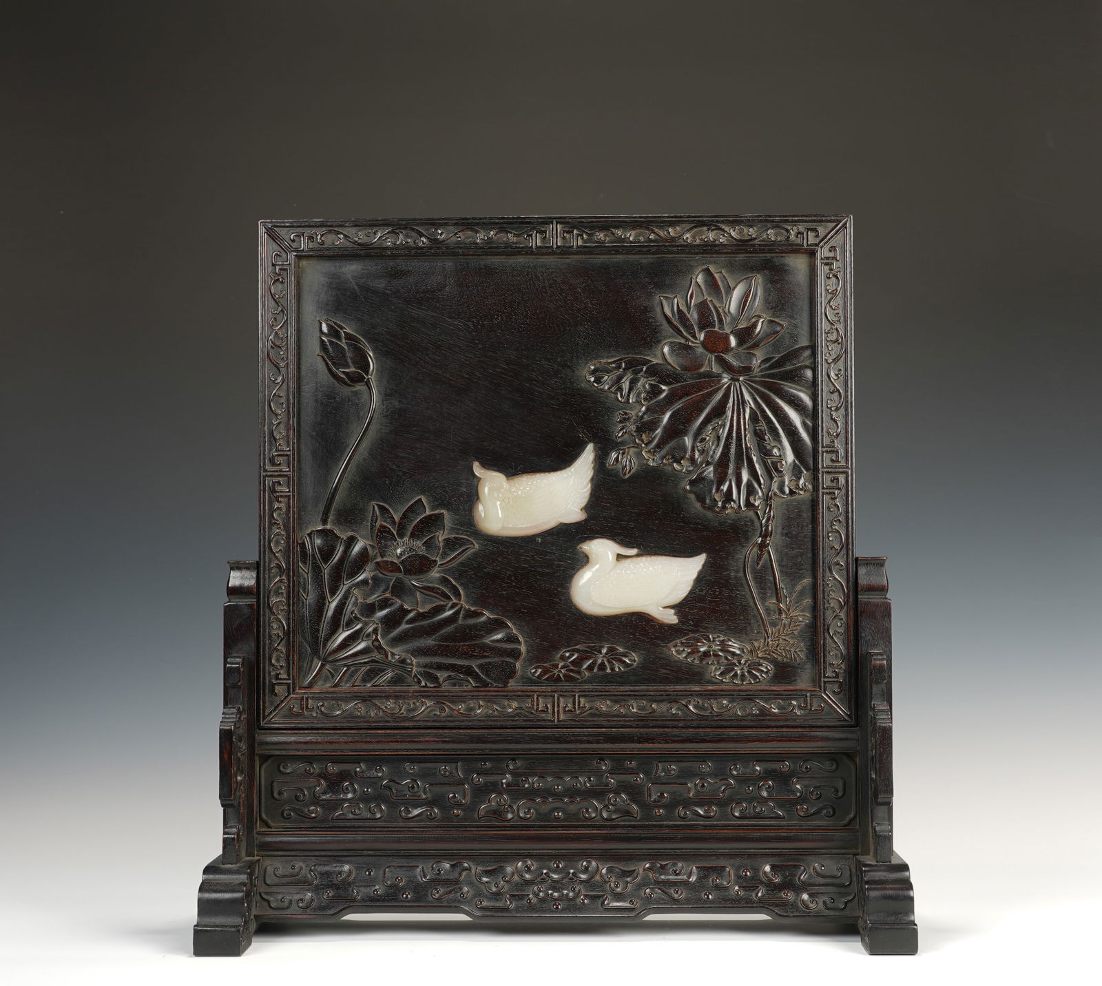 A CARVED WHITE JADE INLAID ROSEWOOD ZITAN TABLE SCREEN (1 of 9)