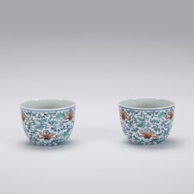 A PAIR OF DOUCAI FLOWERS PATTERN PORCELAIN CUPS