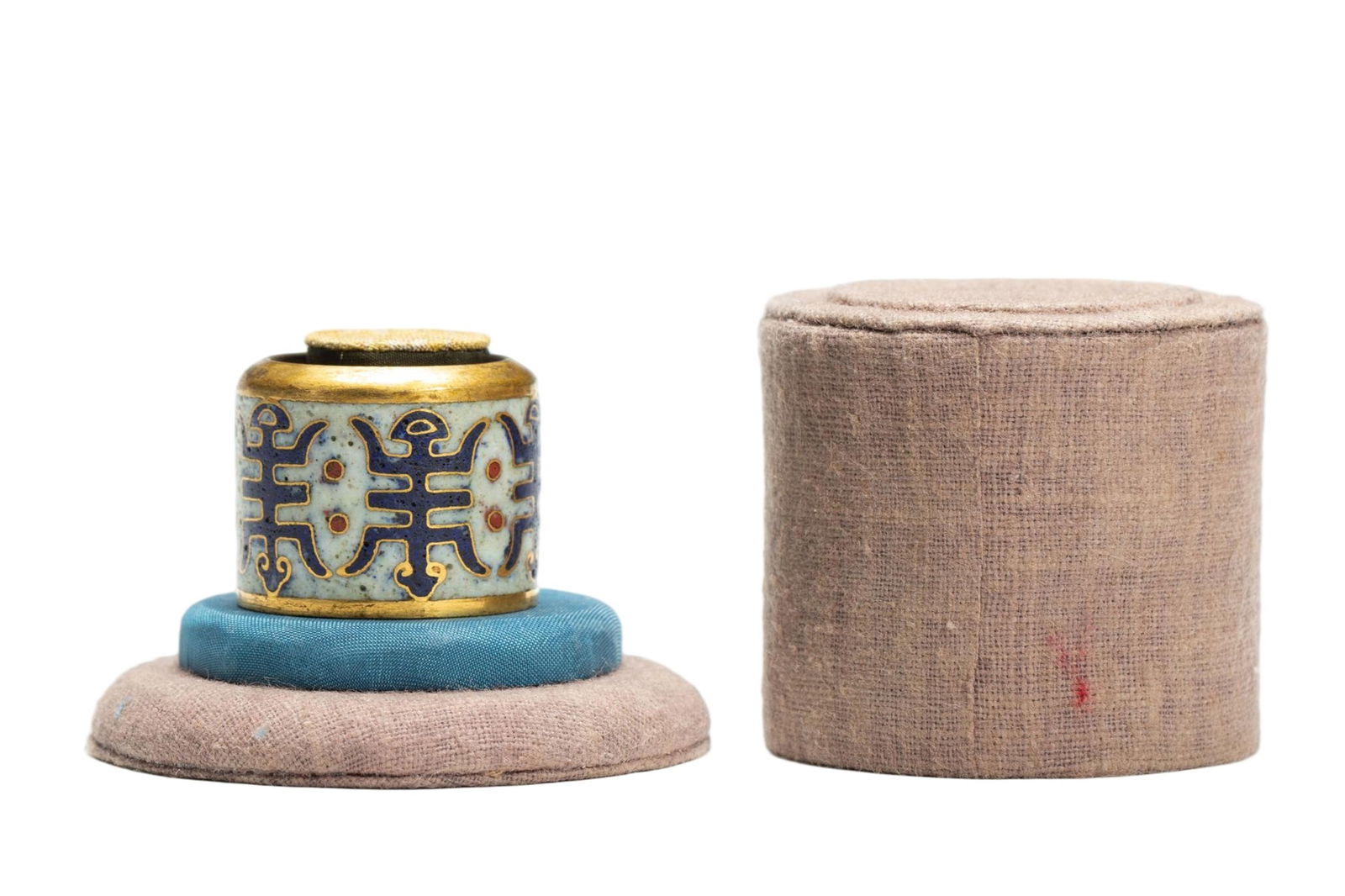 A CLOISONNE ENAMEL ARCHER RING (1 of 7)