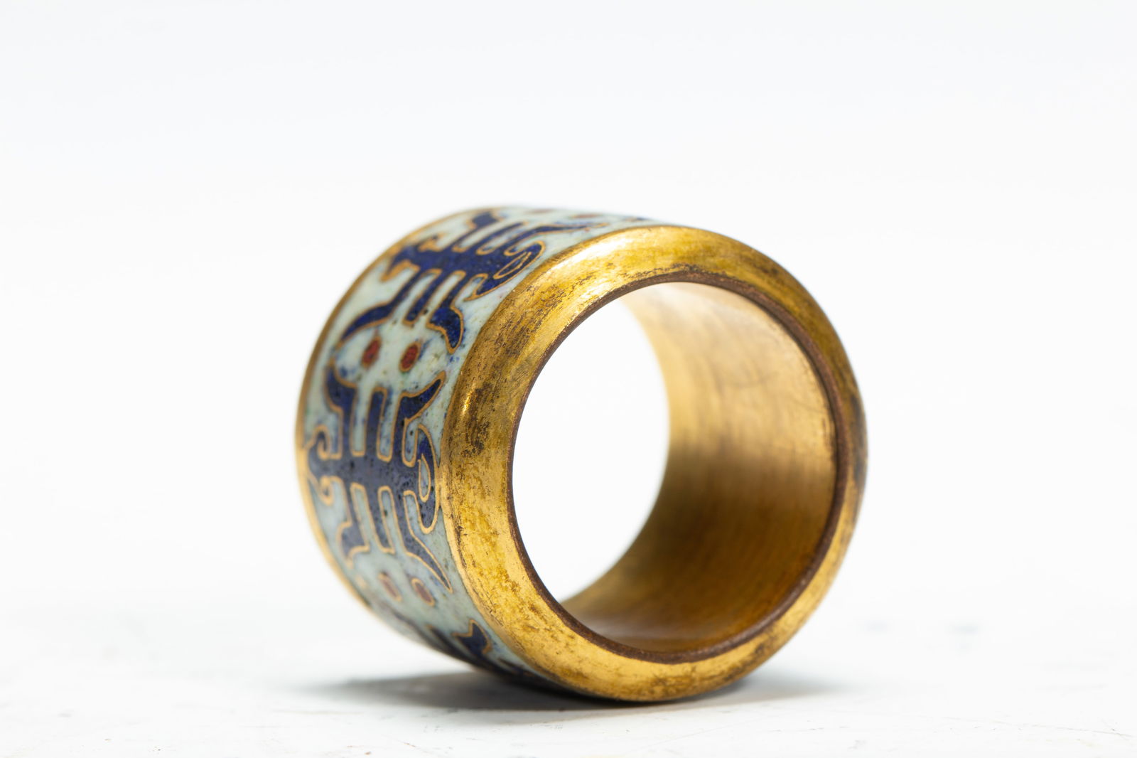 A CLOISONNE ENAMEL ARCHER RING - 6