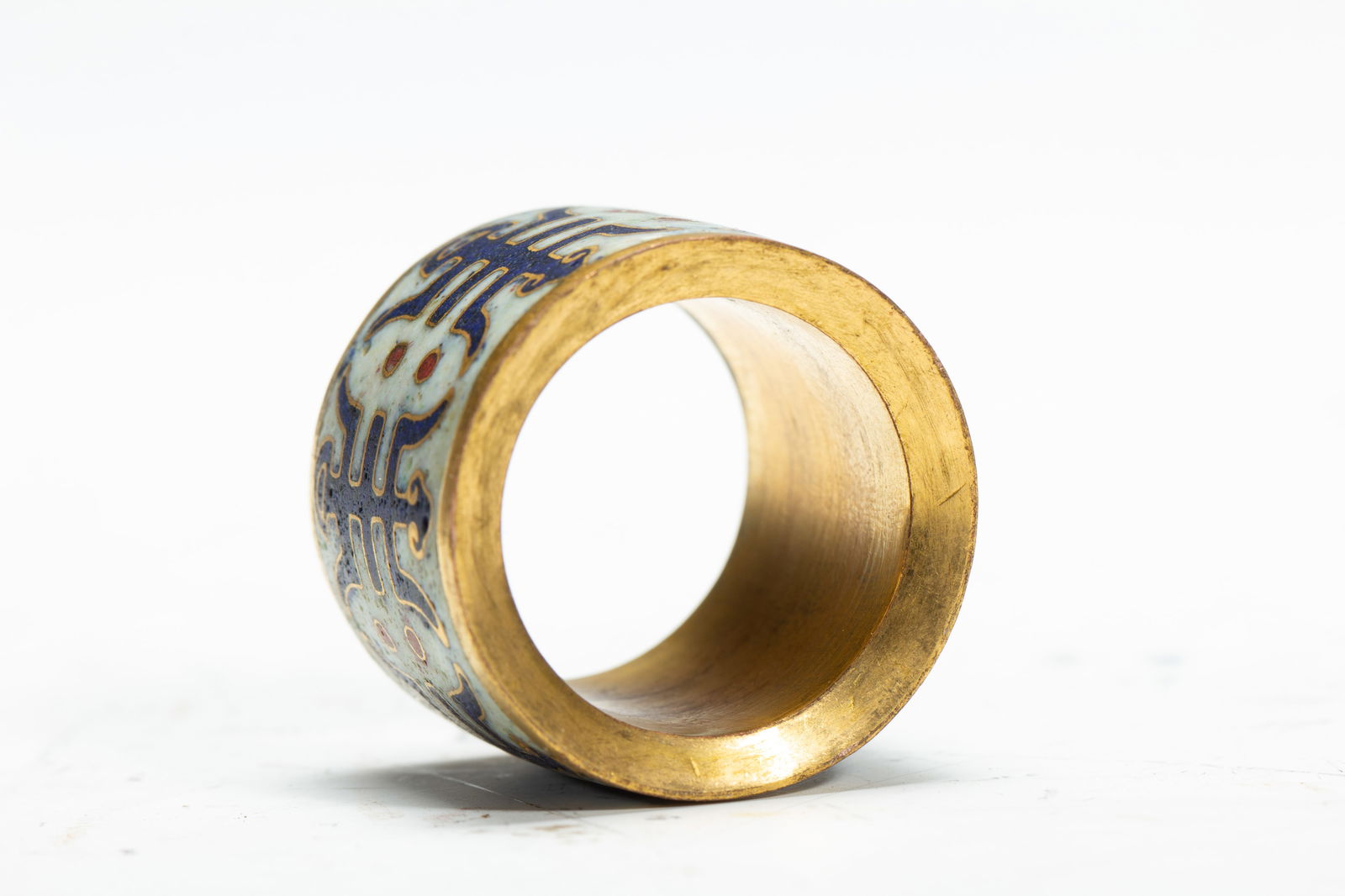 A CLOISONNE ENAMEL ARCHER RING - 7