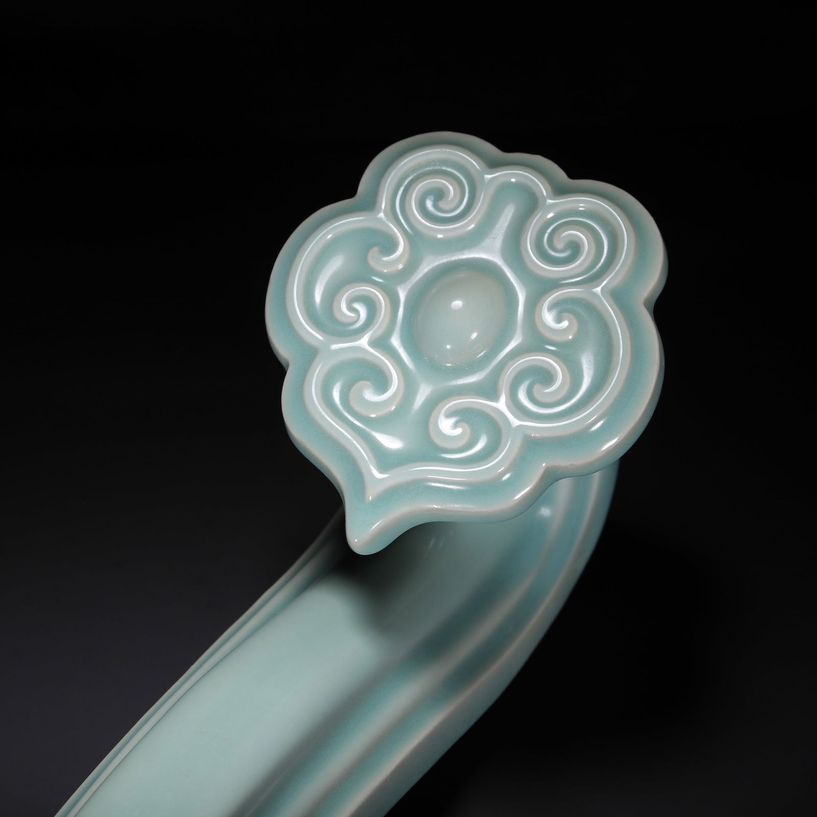 A RU-WARE RUYI SCEPTER - 2