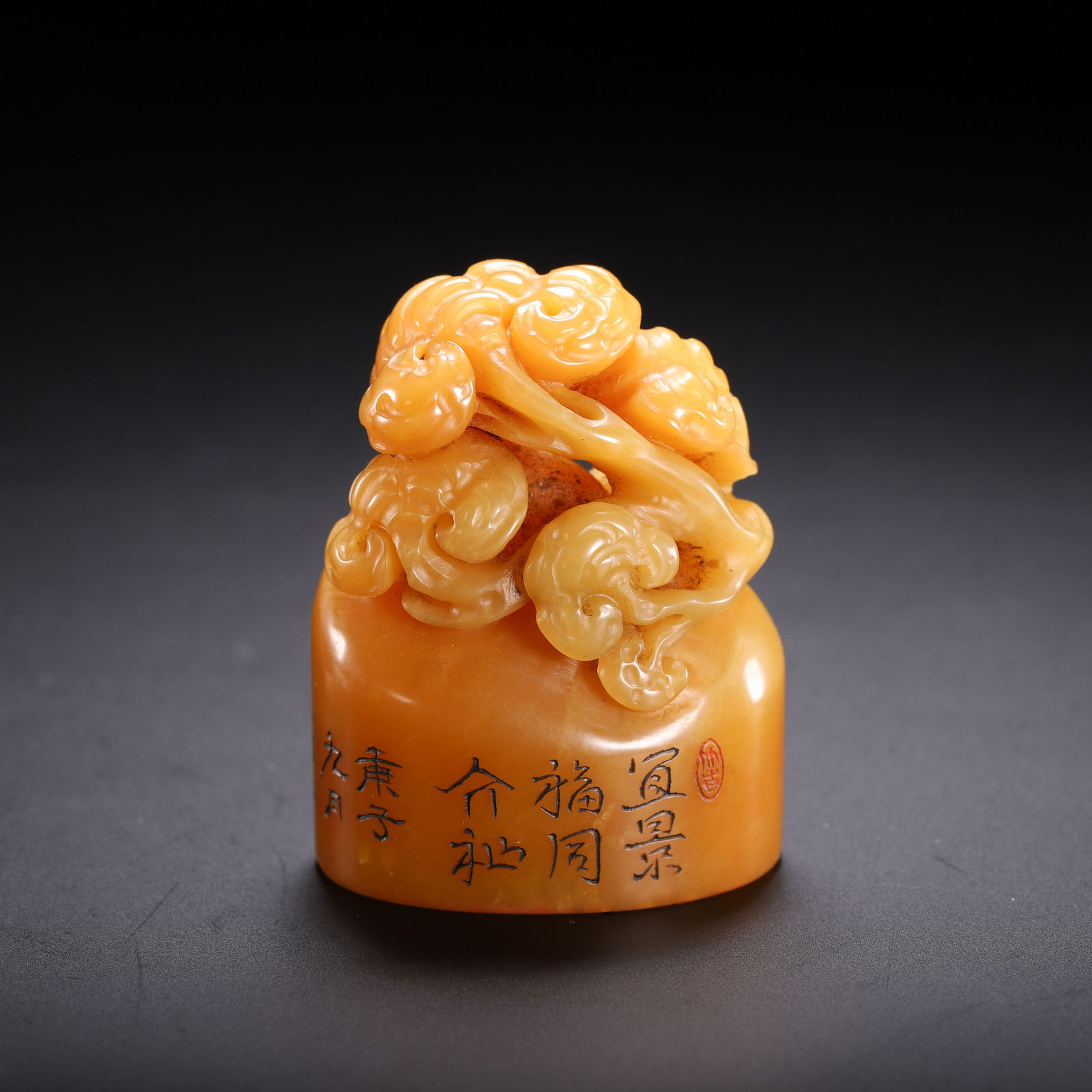 A CARVED TIANHUANG LINGZHI SEAL (1 of 9)