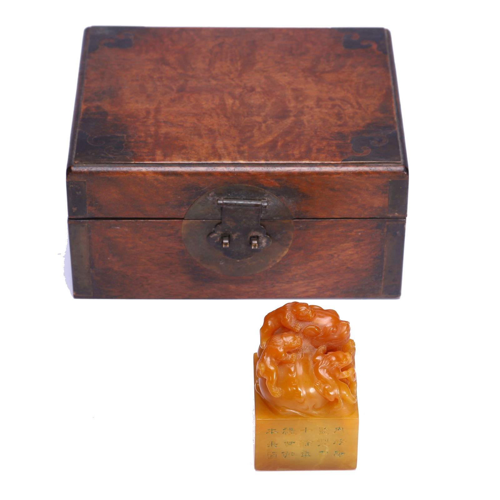 A CARVED TIANHUANG DRAGON SEAL (1 of 9)