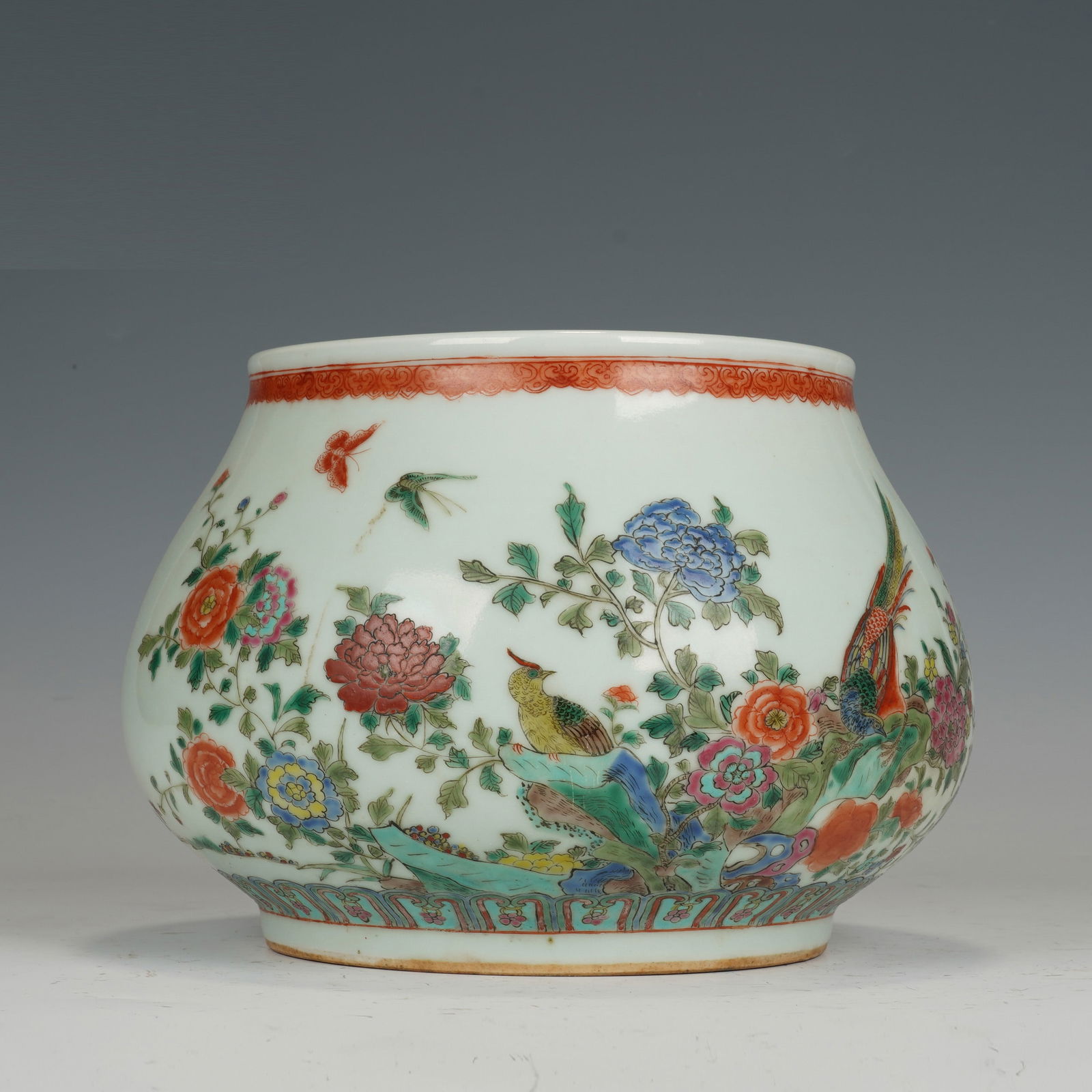 A FAMILLE ROSE PHEASANTS VESSEL (1 of 8)
