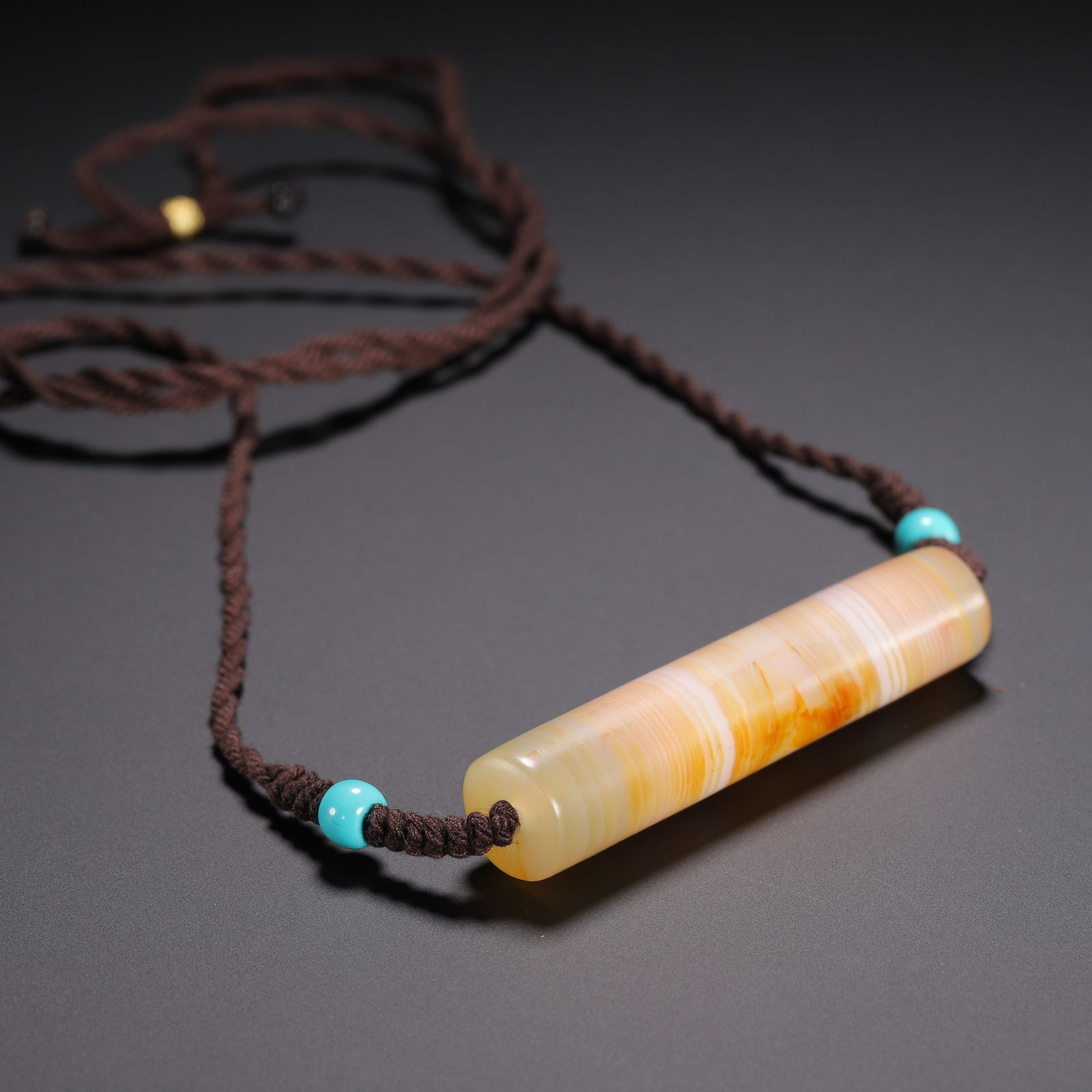 A TIBETAN DZI BEAD PENDANT (1 of 9)