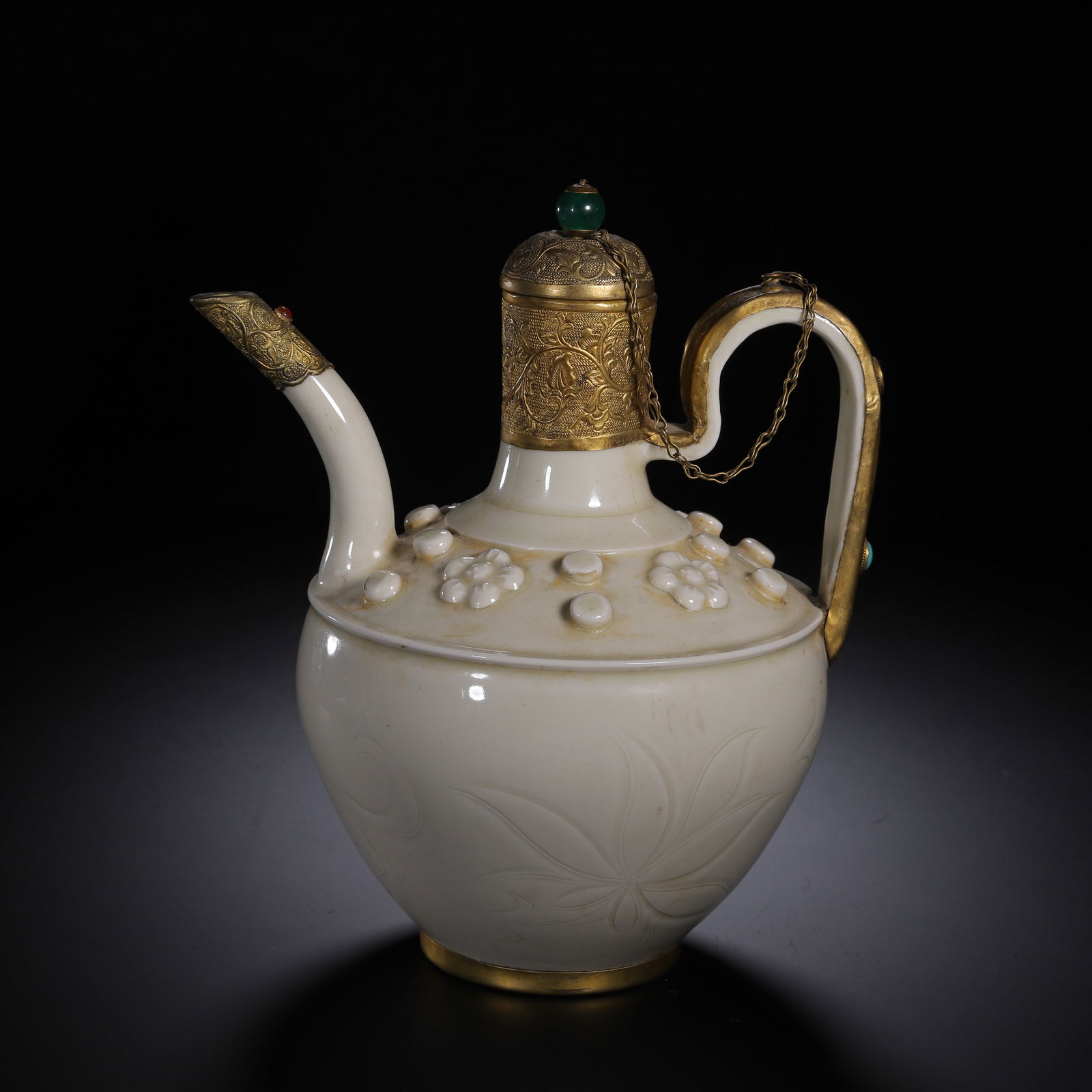 AN INCISED TING-WARE EWER (1 of 9)