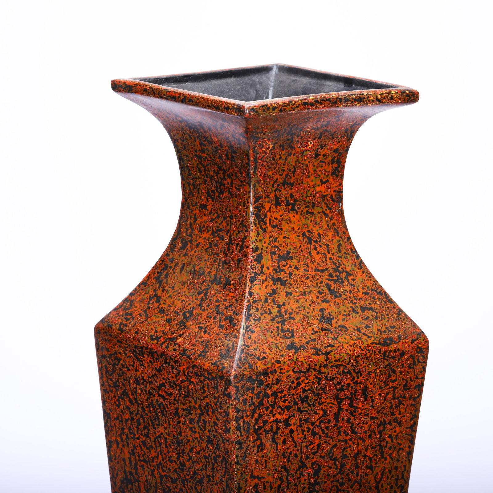 PAIR TIPI LACQUER SQUARED VASES - 3