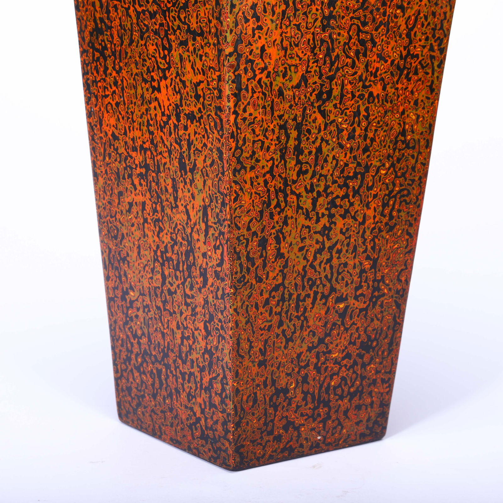 PAIR TIPI LACQUER SQUARED VASES - 5