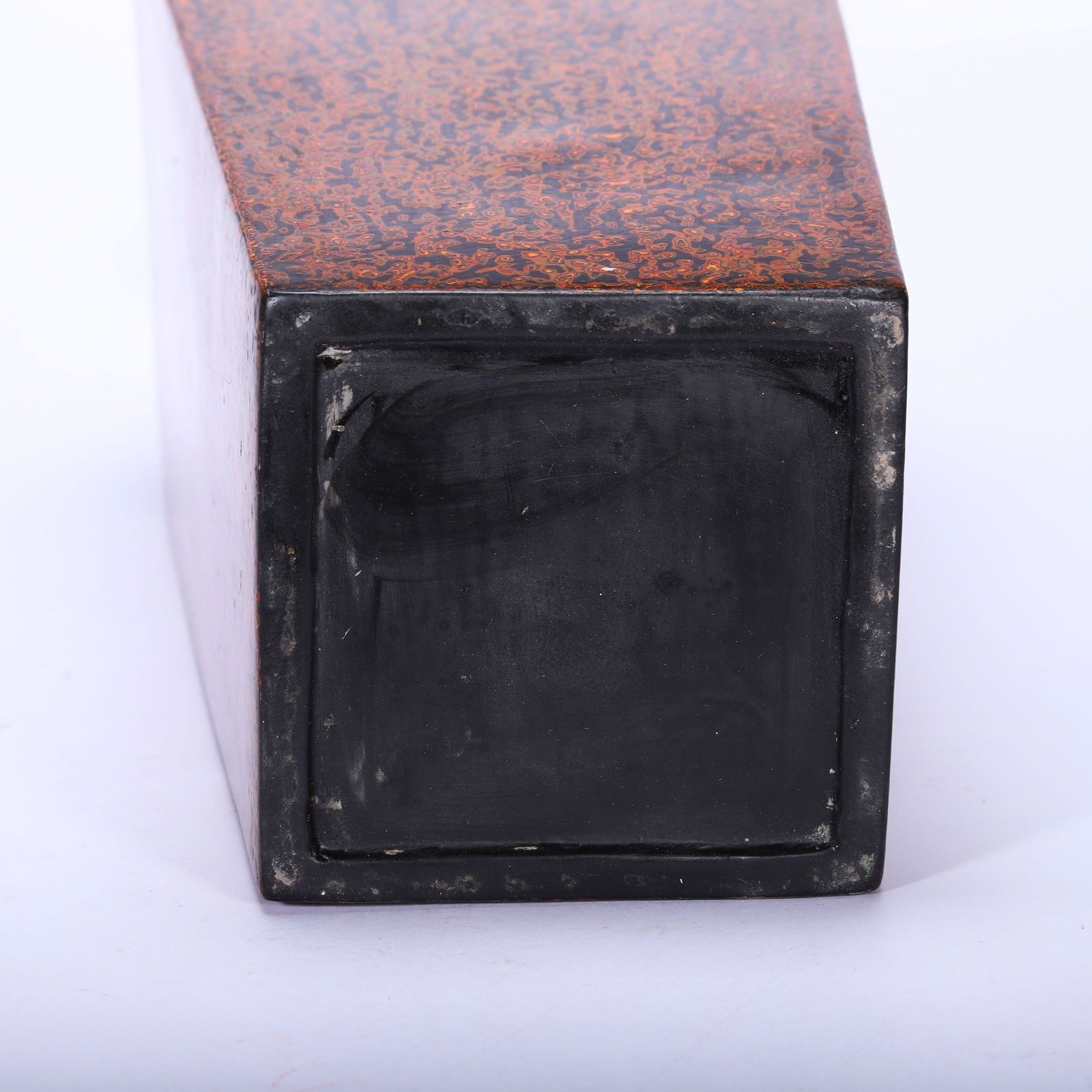 PAIR TIPI LACQUER SQUARED VASES - 9