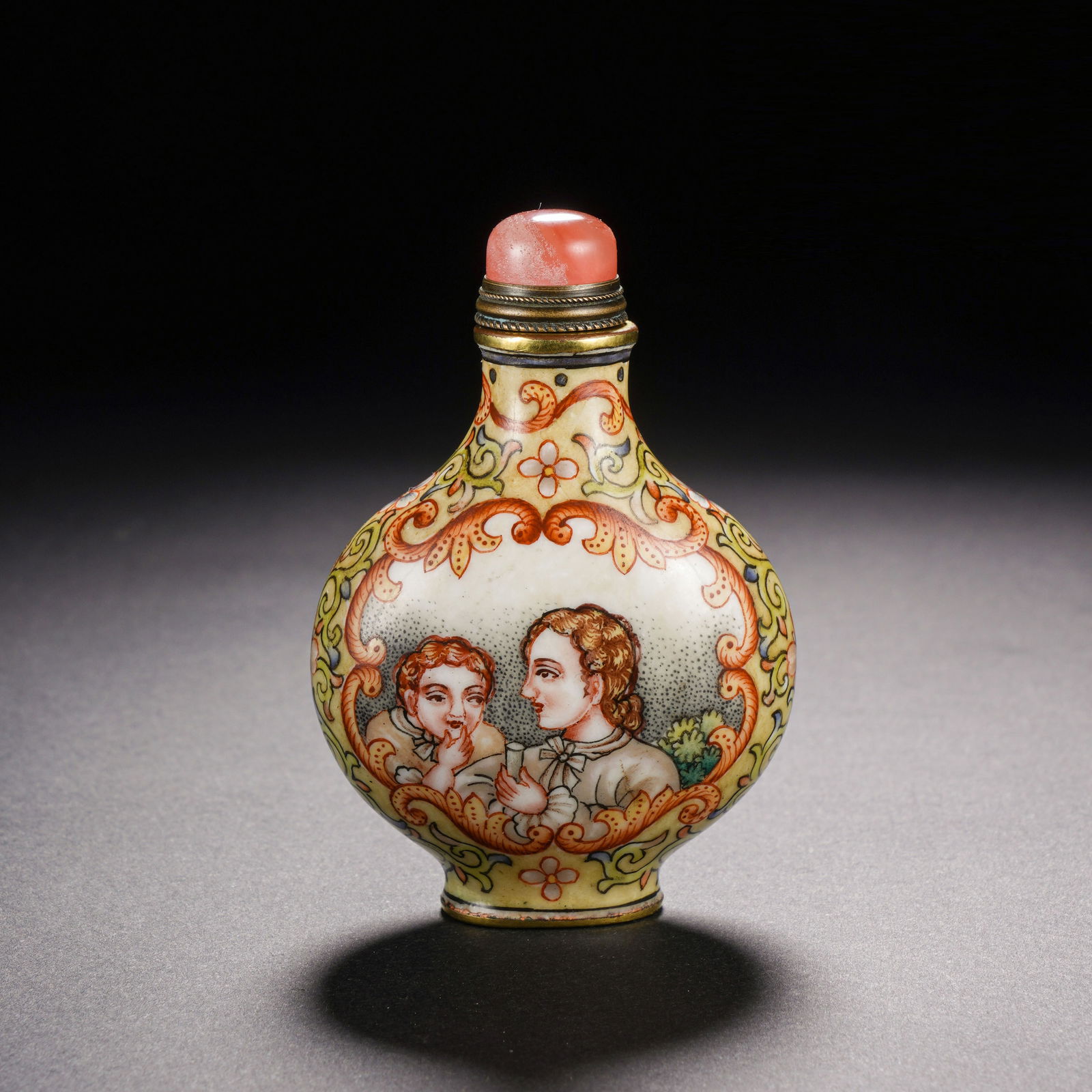 A PAINTED ENAMEL BRONZE SNUFF BOTTLE (1 of 6)