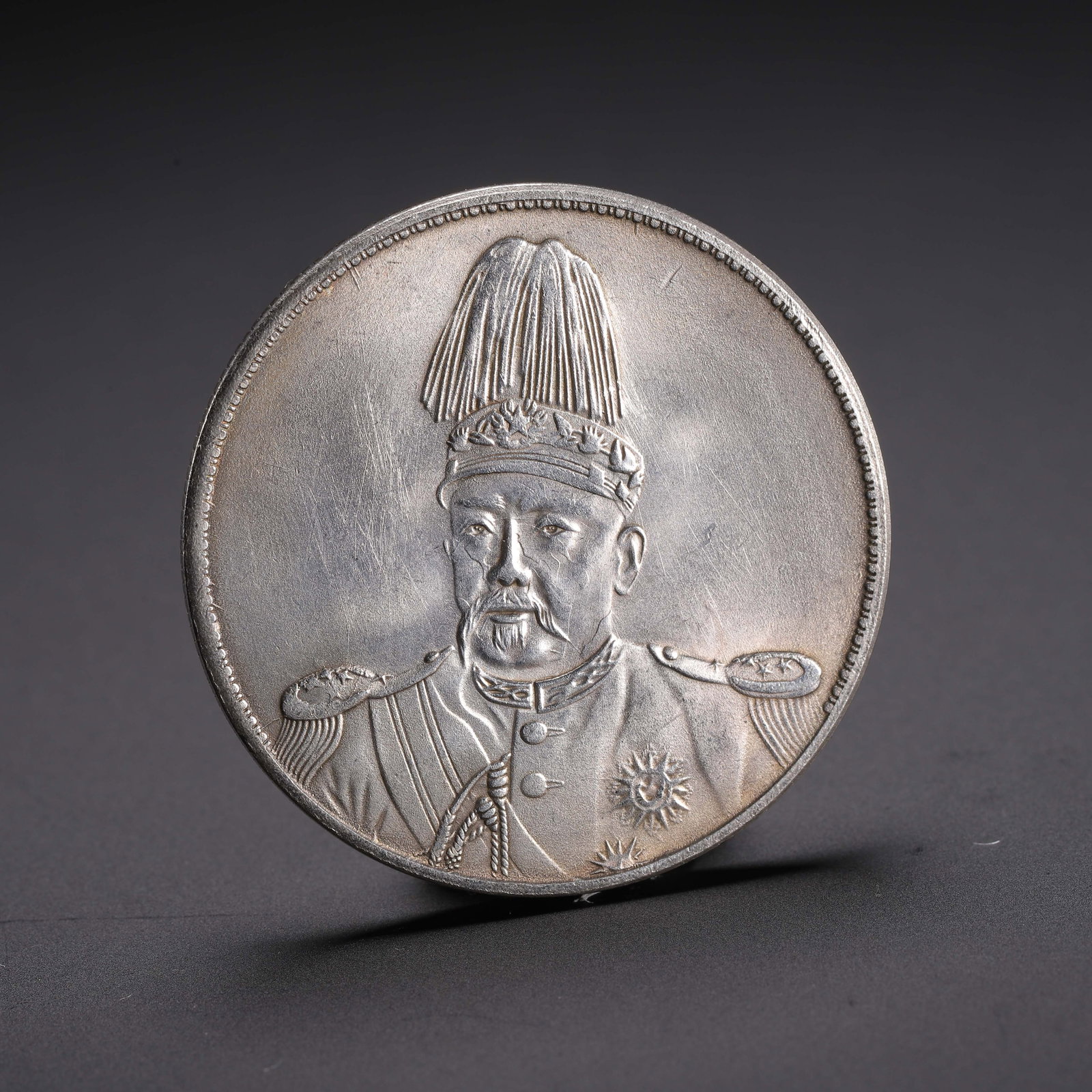 A COLLECTION OF SIX SILVER COINS - 6