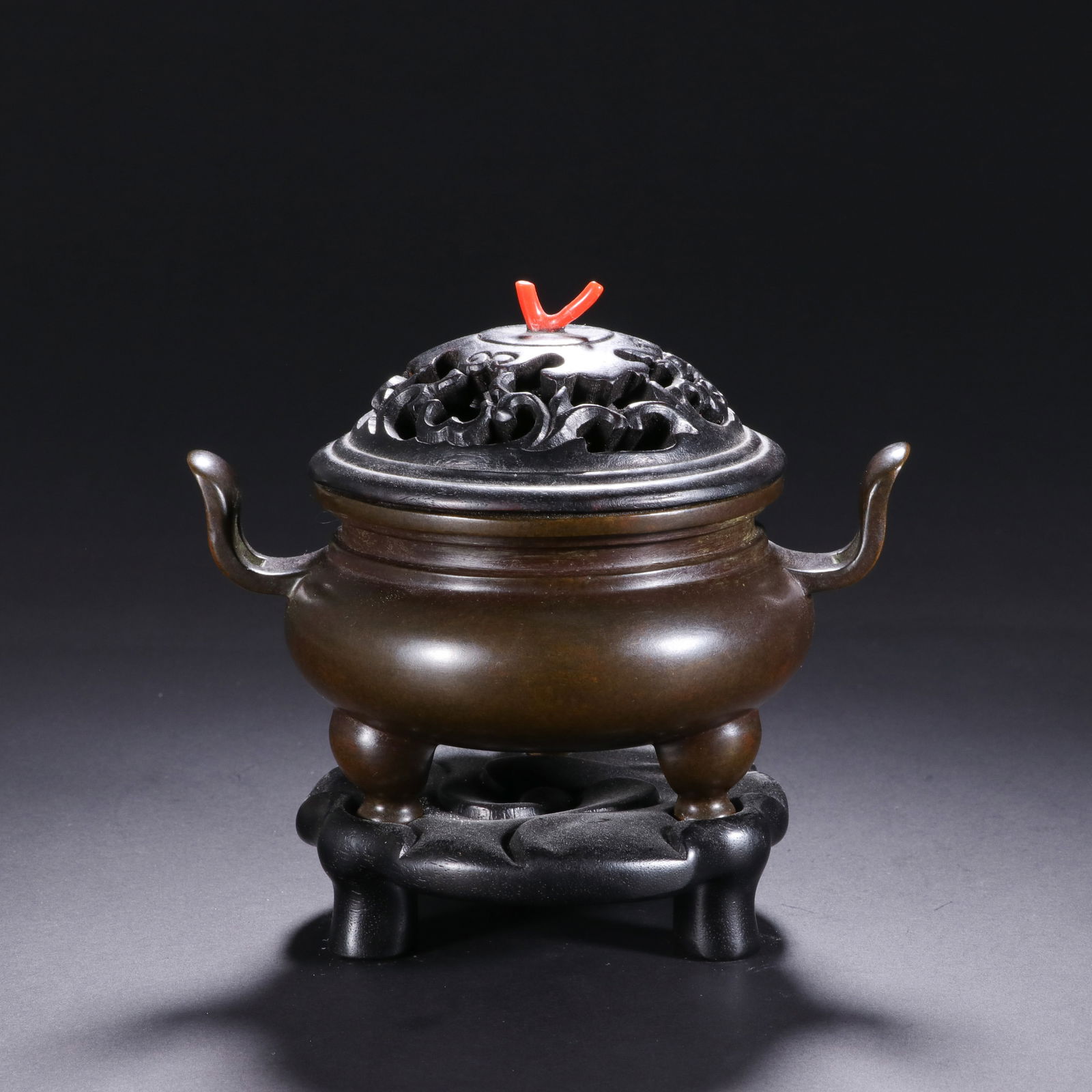 A BRONZE TRIPOD CENSER WITH COVER (1 of 9)
