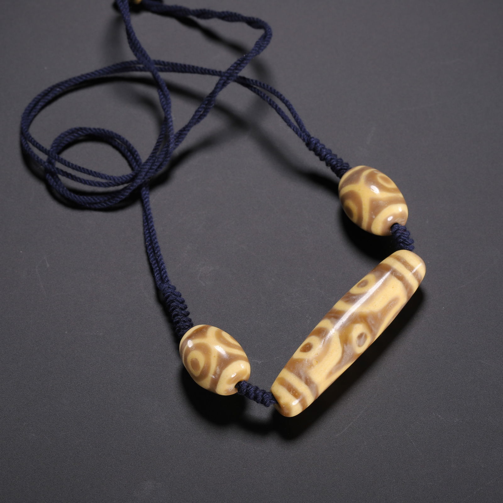 A SET OF TIBETAN DZI BEADS PENDANT (1 of 9)