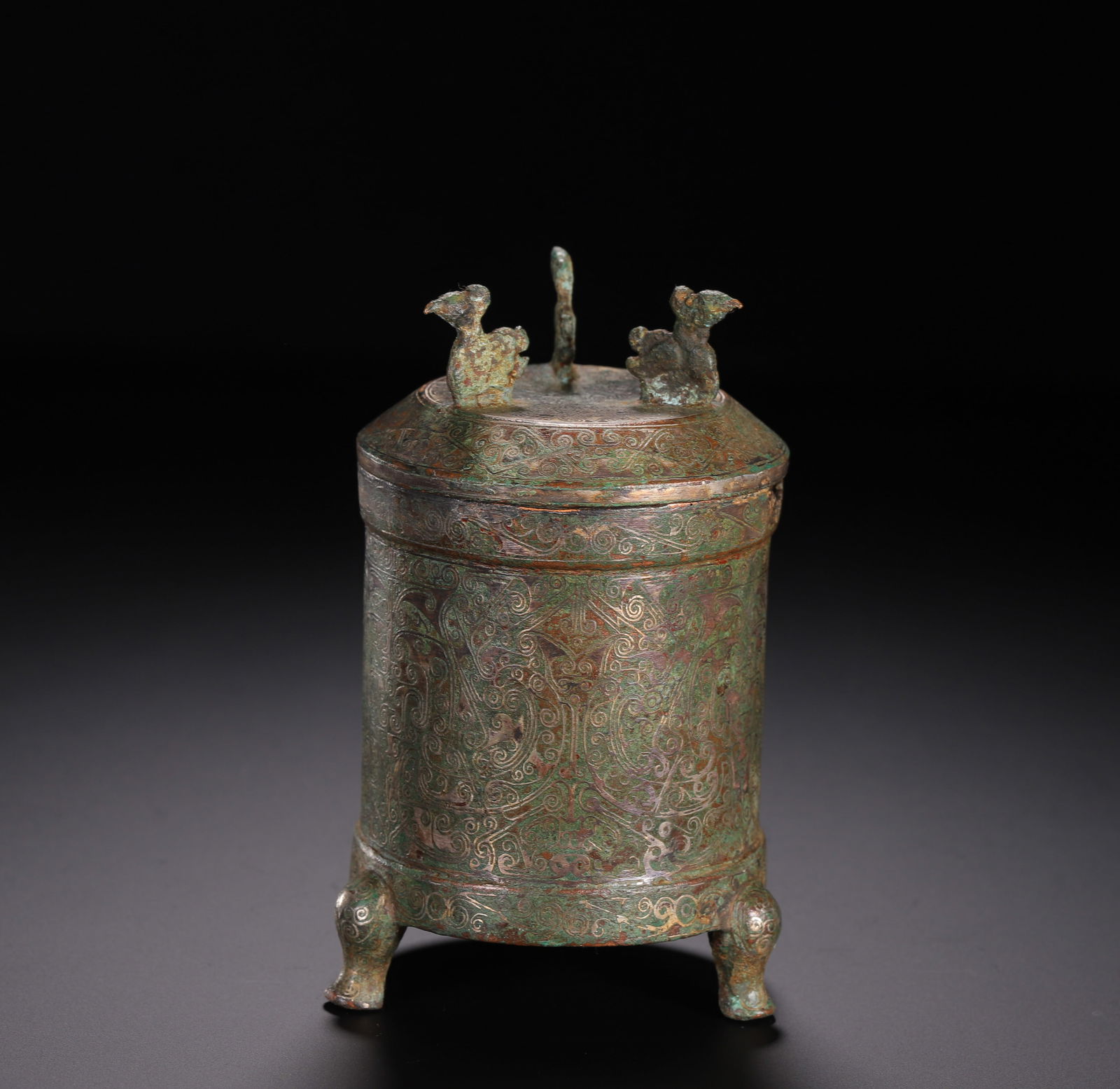 A GOLD AND SILVER INLAID BRONZE WINE VESSEL WITH COVER (1 of 9)