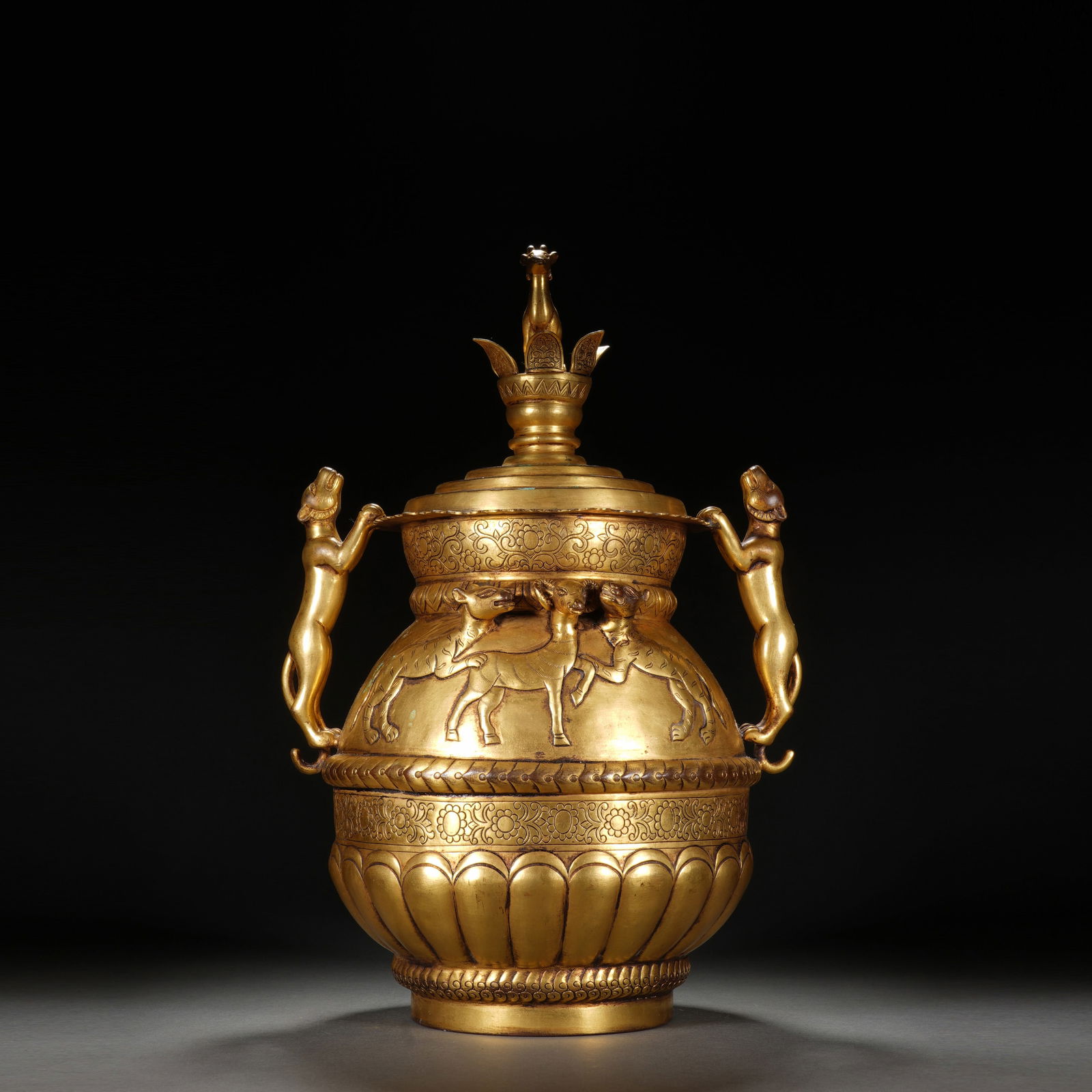 A BRONZE-GILT VESSEL WITH COVER (1 of 10)