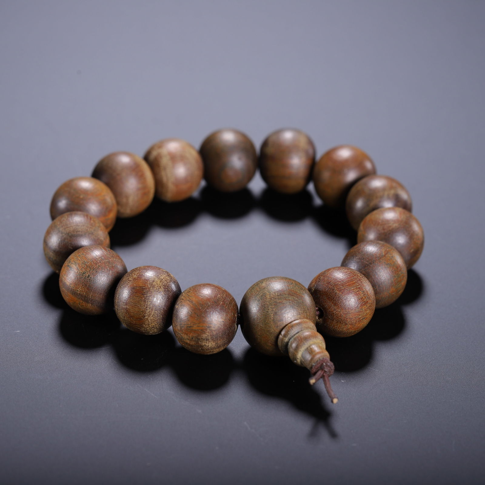AN ALOESWOOD CHENXIANG PRAYER BEAD SHOUCHUN (1 of 9)